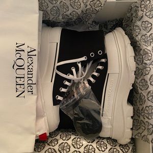 Alexander McQueen Tread Slick high top sneaker